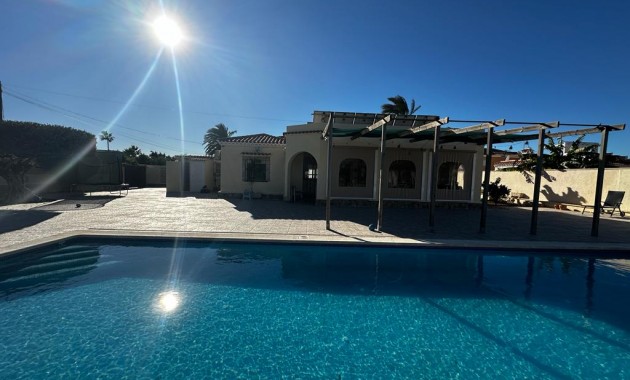 Sale - Villa -
La Siesta - El Salado - Torreta - Torreta Florida