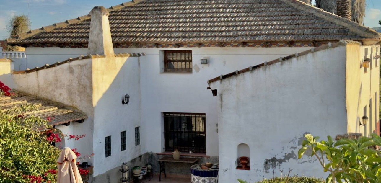 Sale - Finca / Country Property -
Rojales