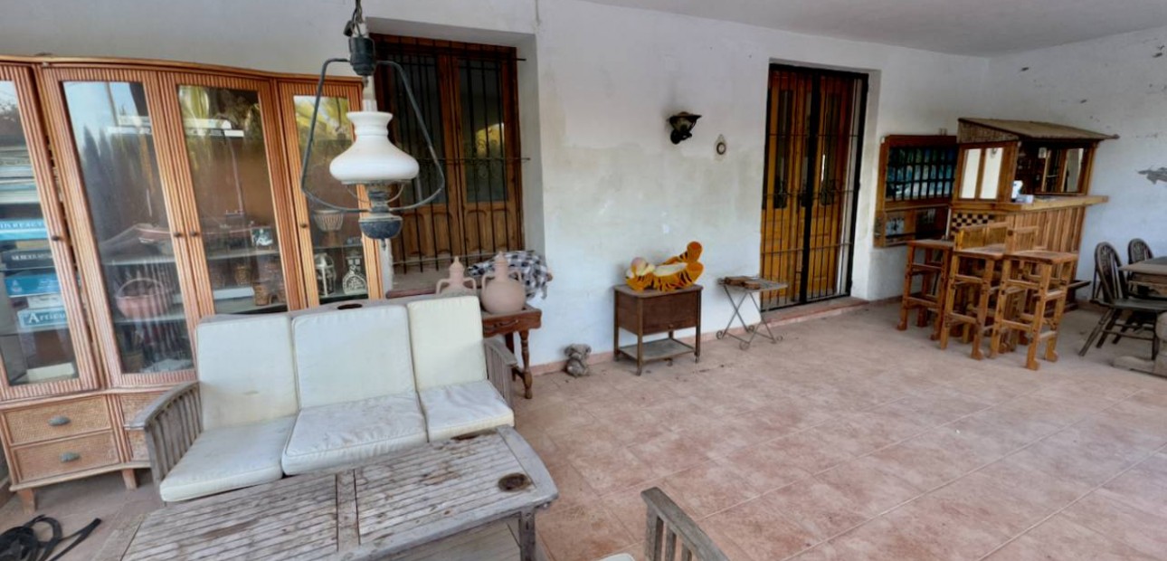 Sale - Finca / Country Property -
Rojales