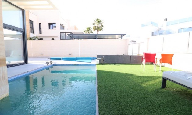 Venta - Villa -
Orihuela Costa - Lomas de Cabo Roig