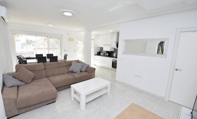 Sale - Villa -
Torrevieja - Los altos