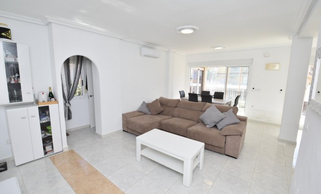 Sale - Villa -
Torrevieja - Los altos