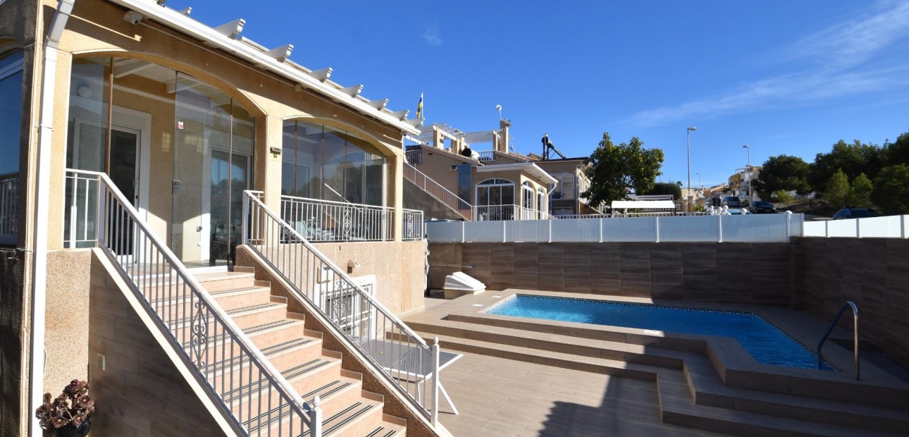 Sale - Villa -
Torrevieja - Los altos