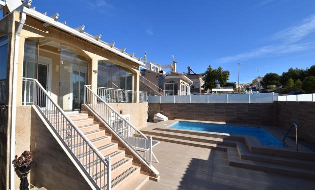 Sale - Villa -
Torrevieja - Los altos