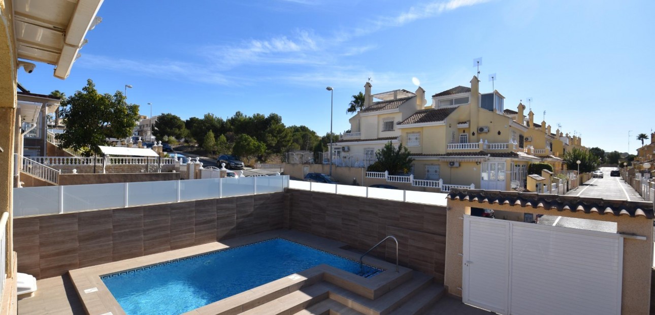 Venta - Villa -
Torrevieja - Los altos