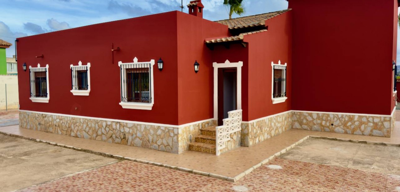 Venta - Villa -
Orihuela