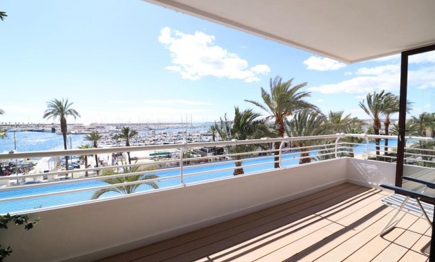 Sale - Apartment / flat -
Torrevieja - Paseo maritimo