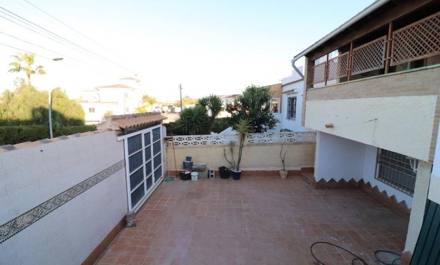 Sale - Villa -
Torrevieja - Los altos