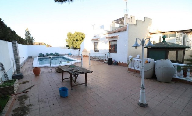 Sale - Villa -
Torrevieja - Los altos