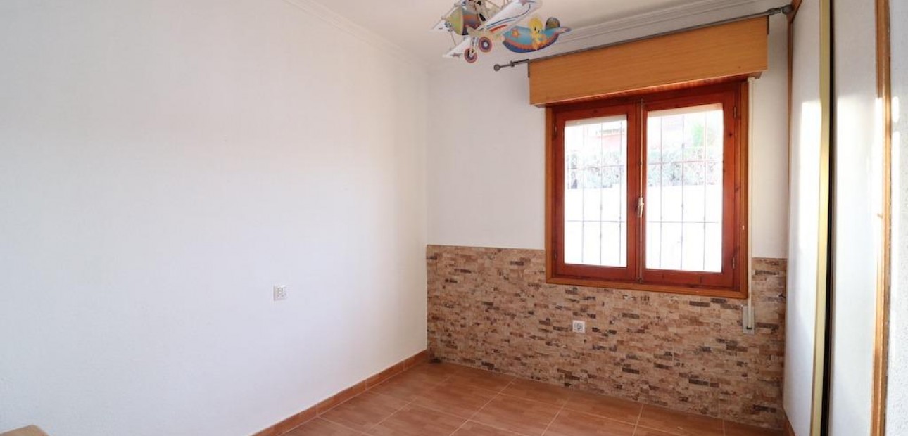 Sale - Villa -
Torrevieja - Los altos