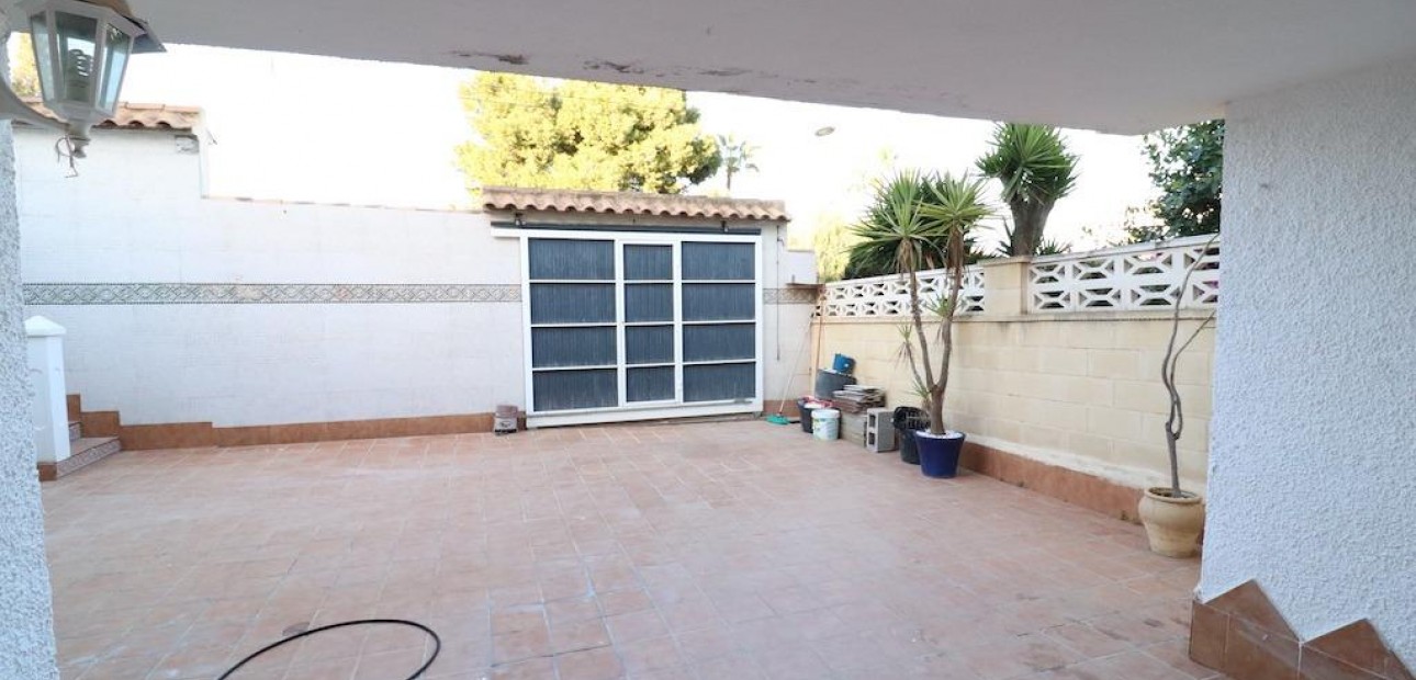 Sale - Villa -
Torrevieja - Los altos