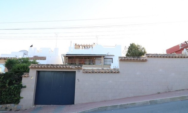 Sale - Villa -
Torrevieja - Los altos