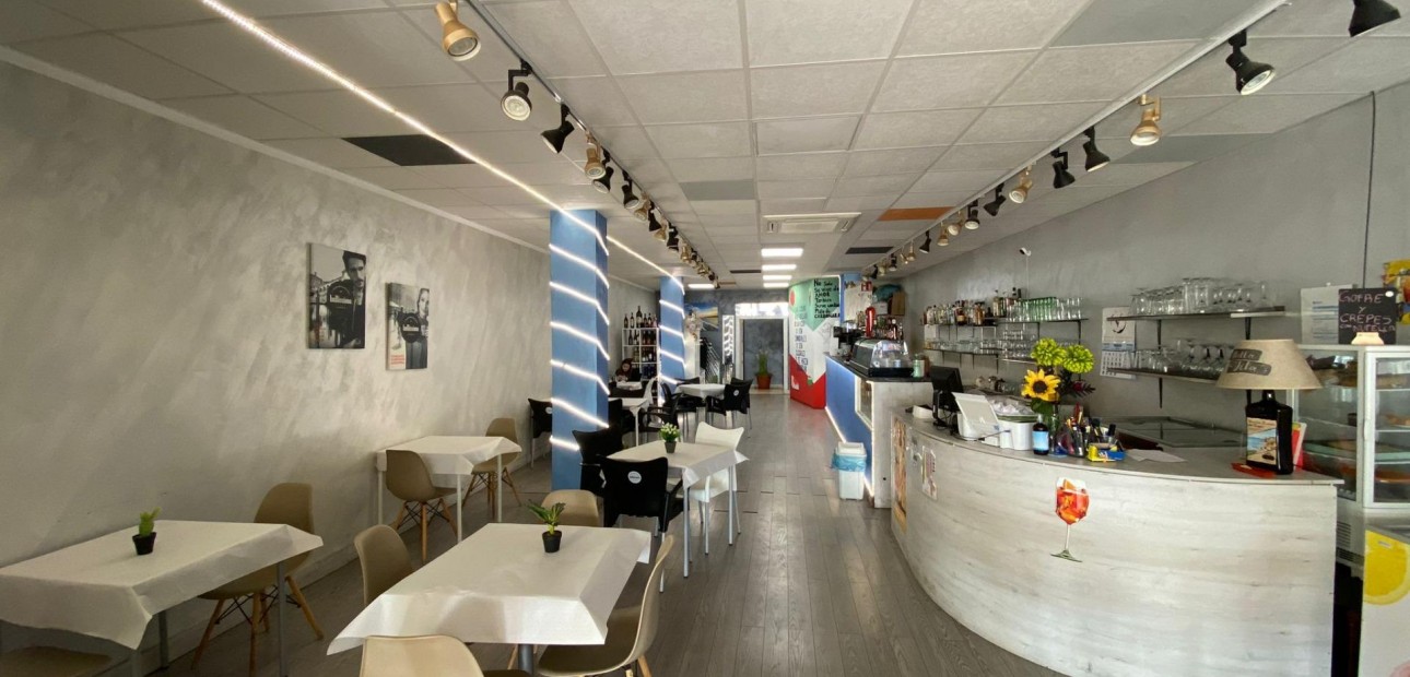 Herverkoop - Commercial Unit -
Torrevieja - Playa del Cura