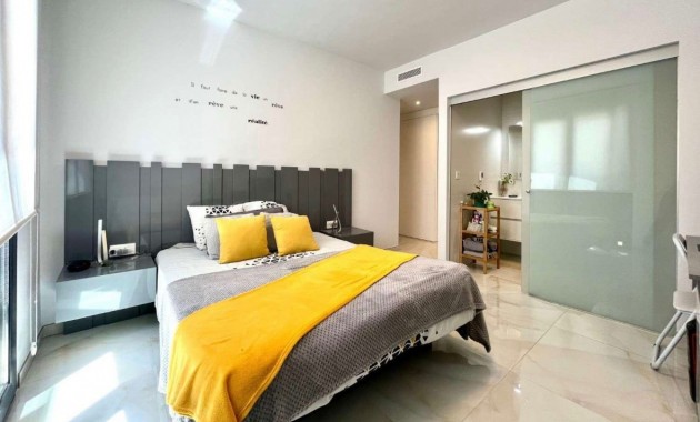 Venta - Apartamento / piso -
Orihuela Costa