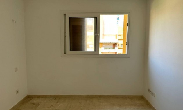 Venta - Apartamento / piso -
Torrevieja - Punta prima