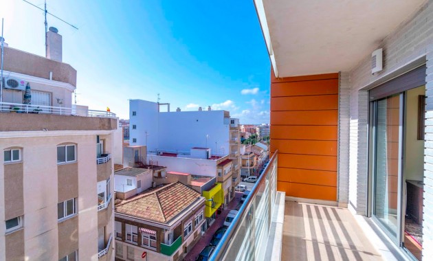 Sale - Apartment / flat -
Torrevieja - Center