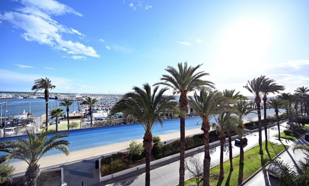 Sale - Apartment / flat -
Torrevieja - Centro