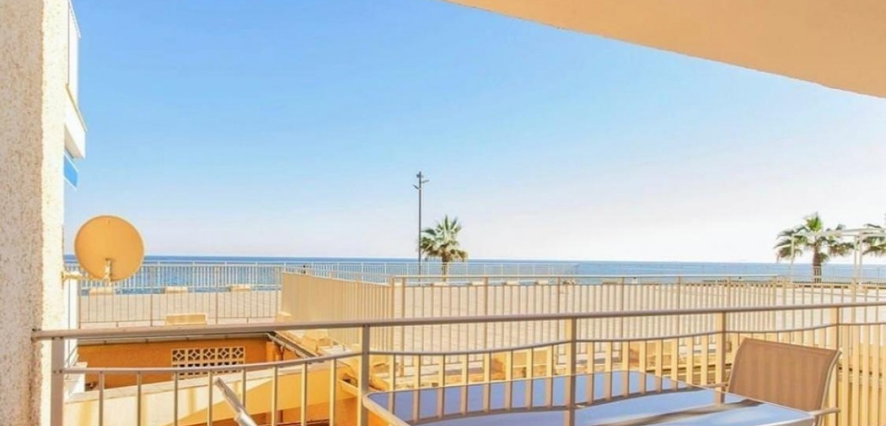 Sale - Apartment / flat -
Torrevieja - Playa de los Locos