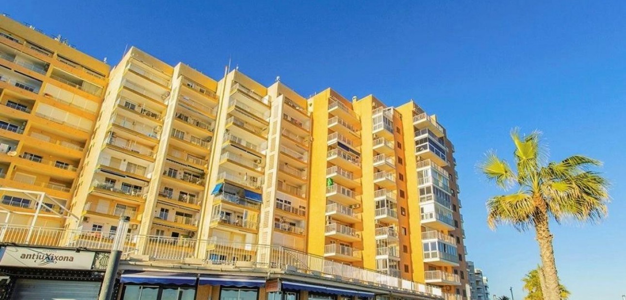 Sale - Apartment / flat -
Torrevieja - Playa de los Locos