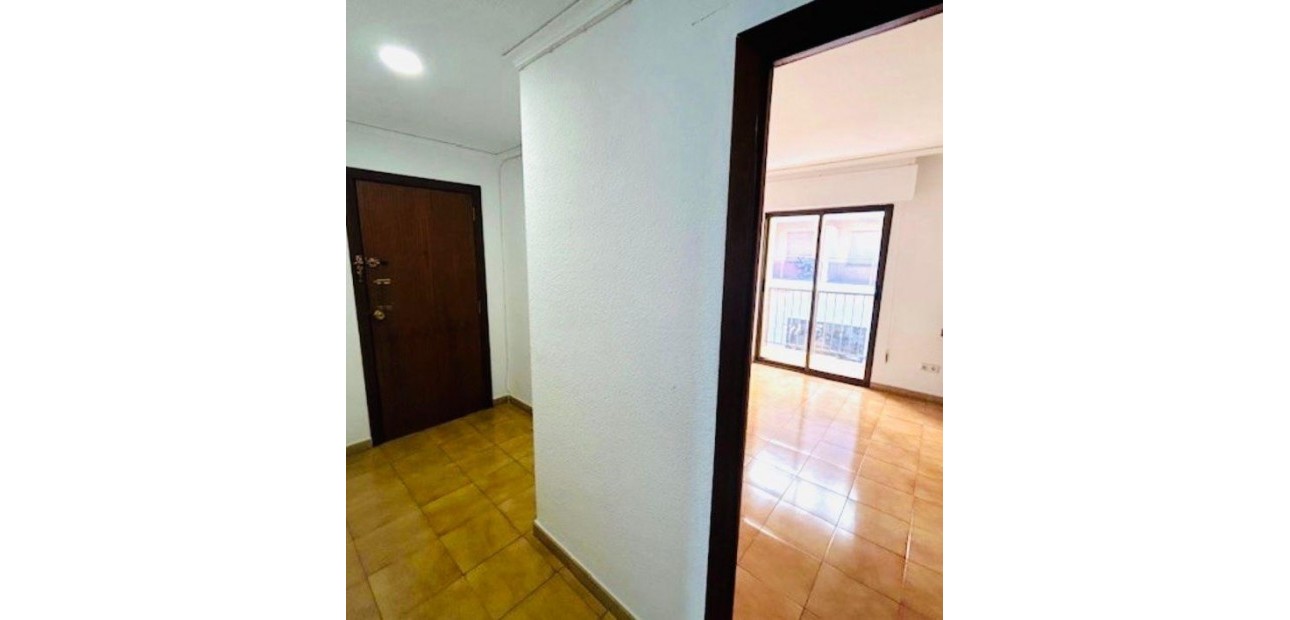 Sale - Apartment / flat -
Denia