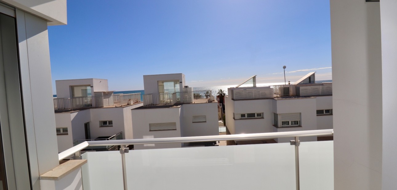 Sale - Town house -
Guardamar del Segura - Guardamar Playa