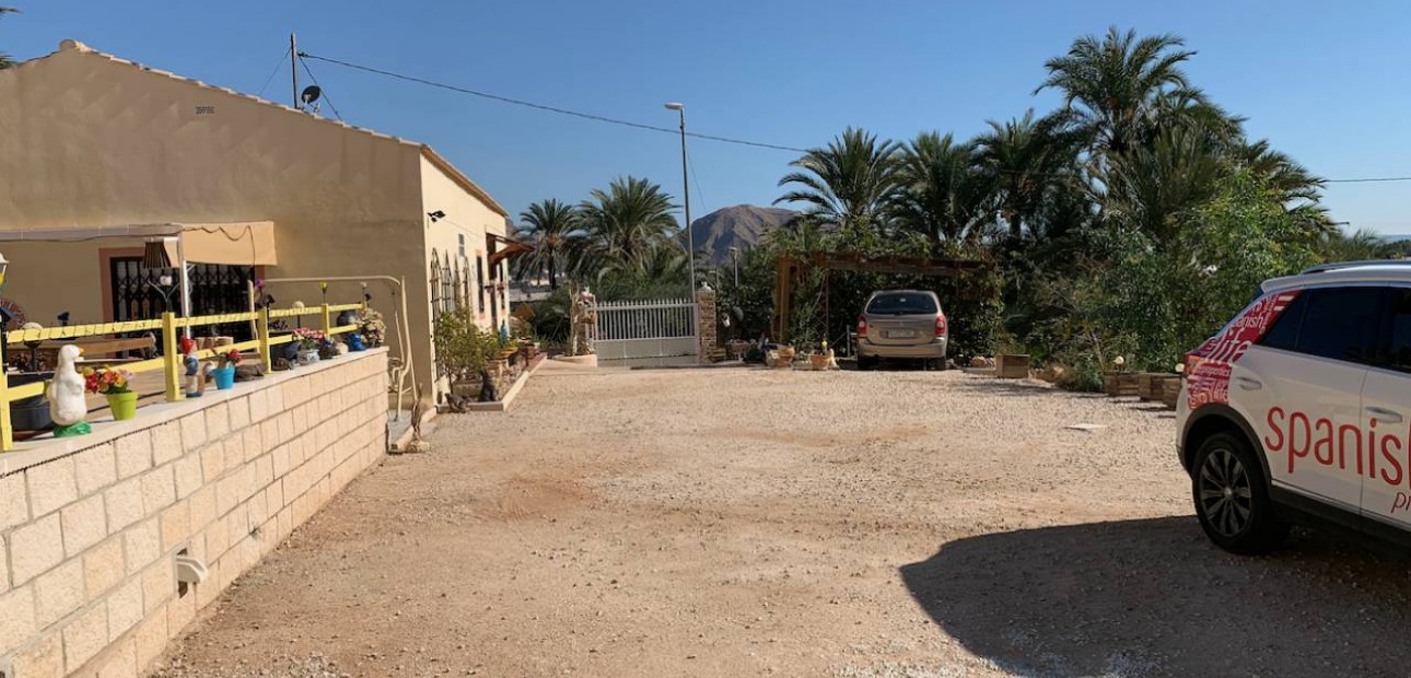 Sale - Finca / Country Property -
Orihuela