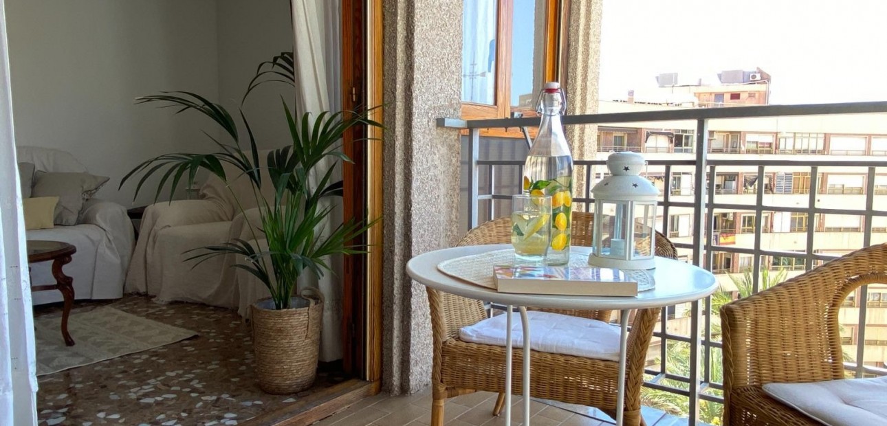 Sale - Apartment / flat -
Elche - Centro