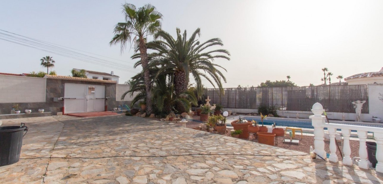 Sale - Villa -
Torrevieja - El chaparral