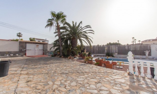 Sale - Villa -
Torrevieja - El chaparral