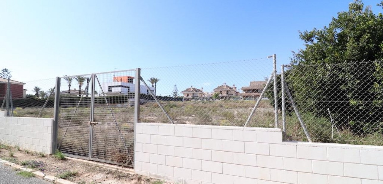 Venta - Parcela / Terreno -
Torrevieja - La veleta