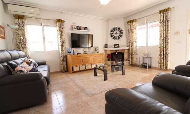 Herverkoop - Detached Villa -
Algorfa - Montemar