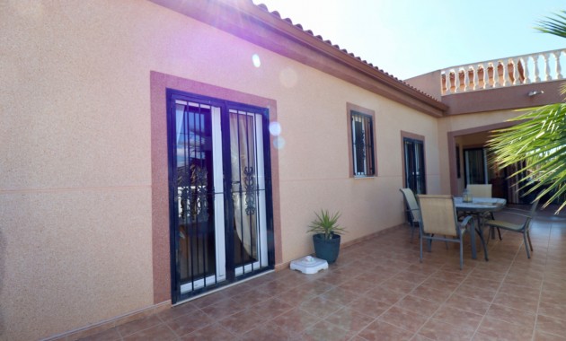 Venta - Country Property -
Catral