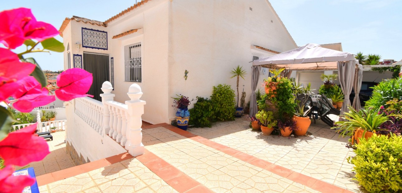 Herverkoop - Detached Villa -
San Miguel de Salinas - BLUE LAGOON