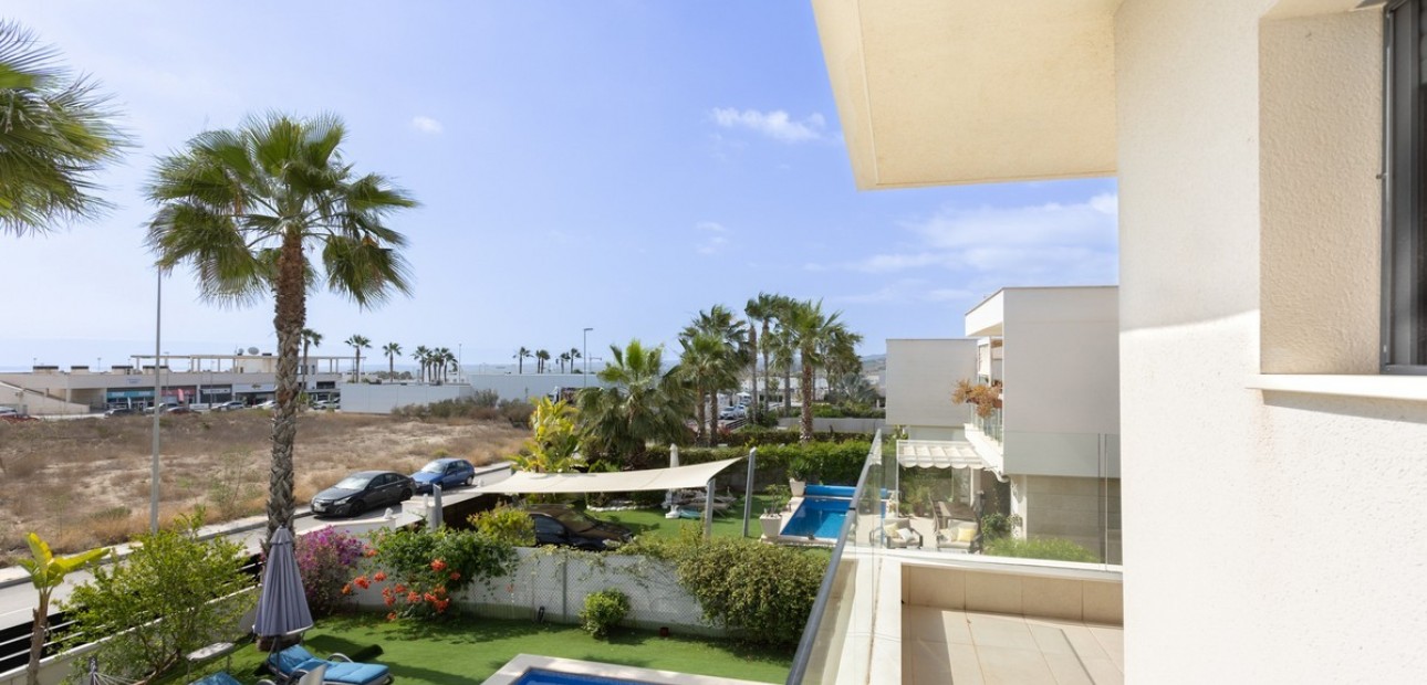 Sale - Villa -
Orihuela - Vistabella Golf