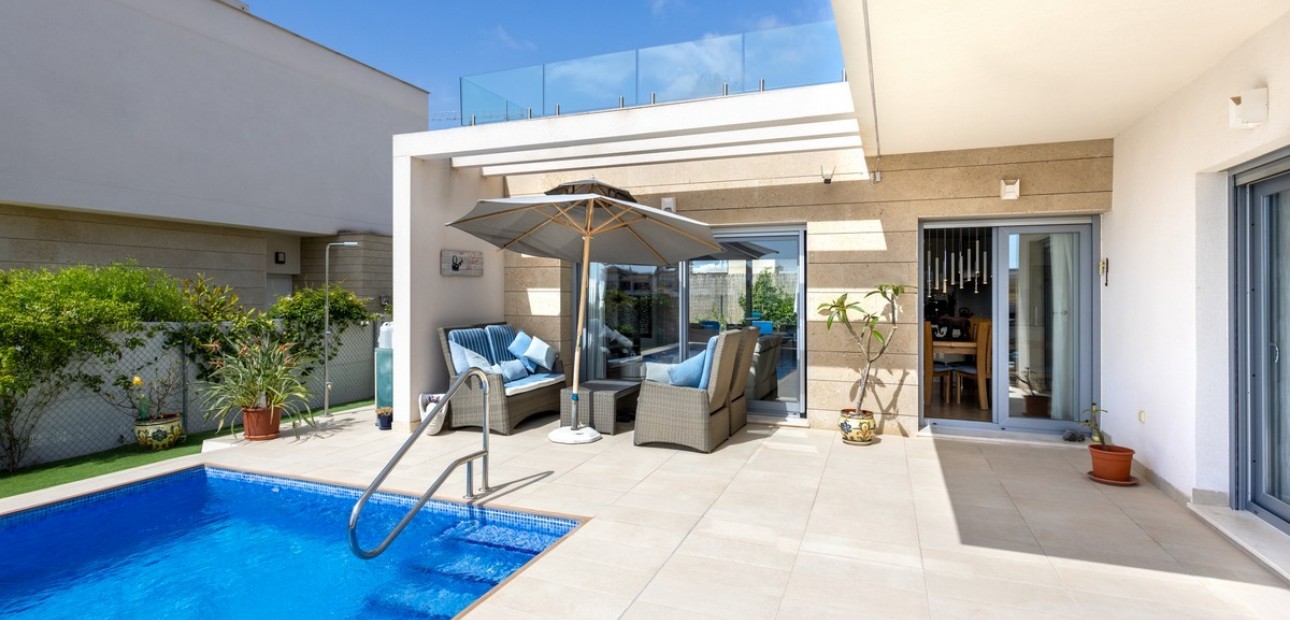 Sale - Villa -
Orihuela - Vistabella Golf