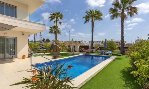 Herverkoop - Villa -
Orihuela - Vistabella Golf