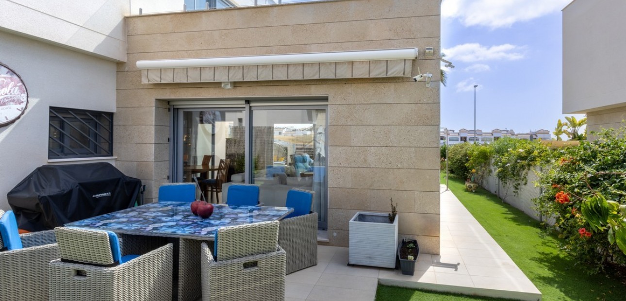 Sale - Villa -
Orihuela - Vistabella Golf