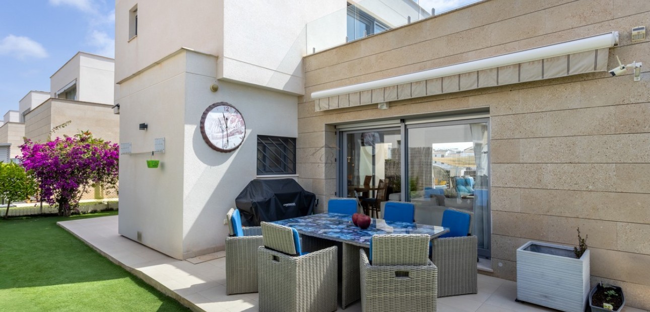 Sale - Villa -
Orihuela - Vistabella Golf