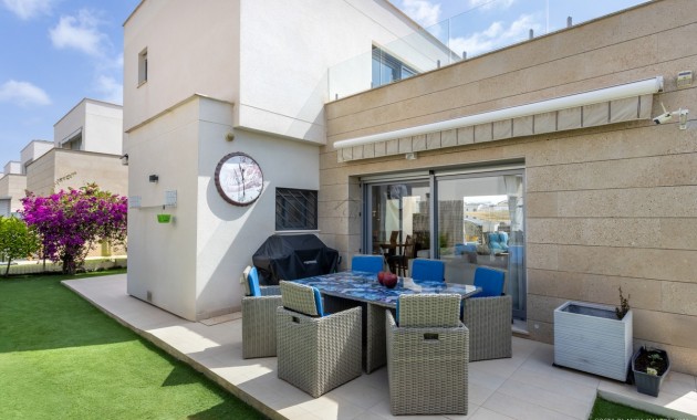 Sale - Villa -
Orihuela - Vistabella Golf